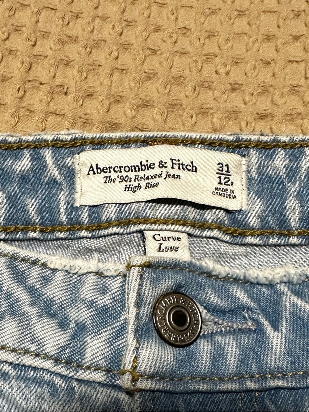 Abercrombie & Fitch High-Rise Women's Jeans - Light Wash Blue